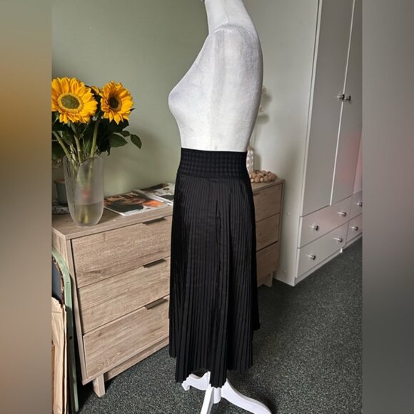 Black Shiny Pleated Knee-Length Midi Thick Elastic High-Waist Modest Skirt Sz M - Picture 10 of 16